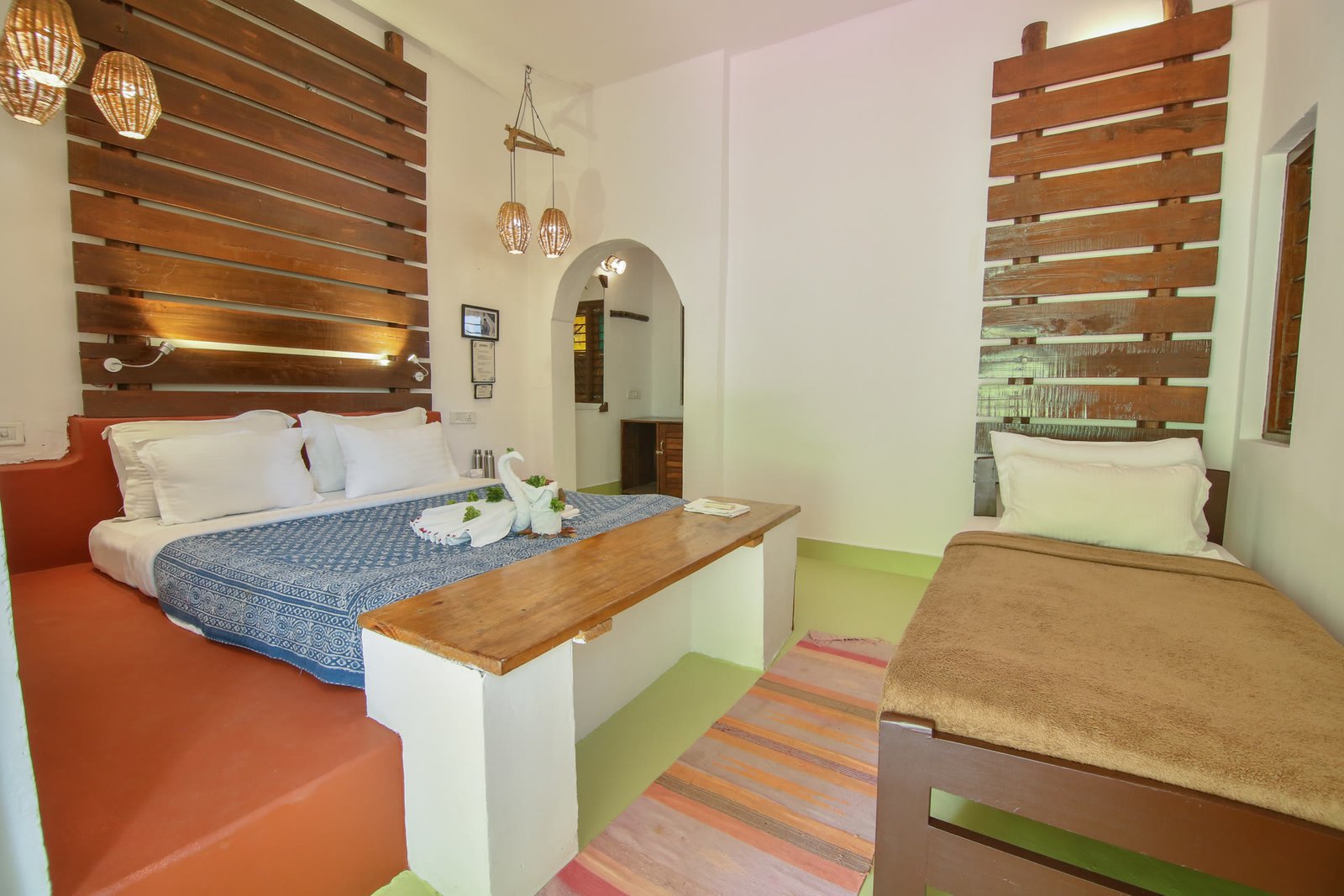 Cosy jungle cottage interior with ethnic-themed décor